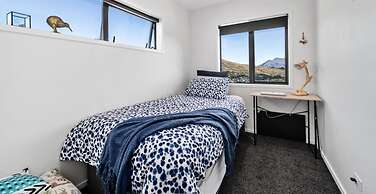 A LUCKIE CHARM - 3-BEDROOM TOWNHOUSE WITH SPECTACULAR VIEW