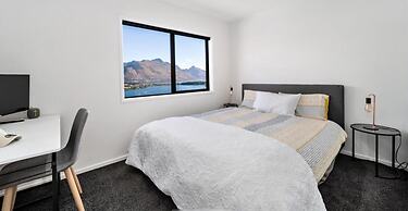 A LUCKIE CHARM - 3-BEDROOM TOWNHOUSE WITH SPECTACULAR VIEW