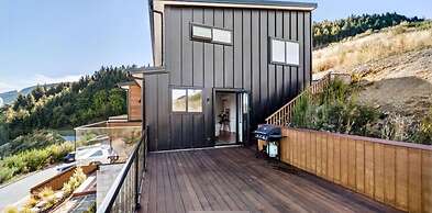 A LUCKIE CHARM - 3-BEDROOM TOWNHOUSE WITH SPECTACULAR VIEW