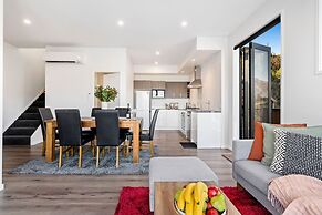 A LUCKIE CHARM - 3-BEDROOM TOWNHOUSE WITH SPECTACULAR VIEW