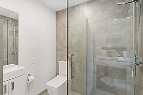 A LUCKIE CHARM - 5-BEDROOM TOWNHOUSE