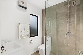 A LUCKIE CHARM - 5-BEDROOM TOWNHOUSE