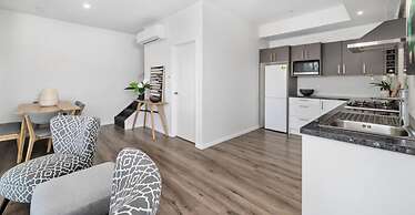 A LUCKIE CHARM - 8 BEDROOM TOWNHOUSE