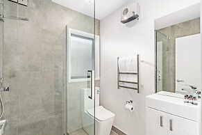 A LUCKIE CHARM - 8 BEDROOM TOWNHOUSE