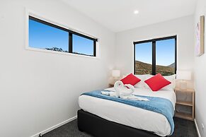 A LUCKIE CHARM - 8 BEDROOM TOWNHOUSE