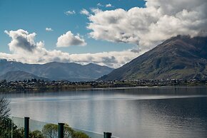 LAKEFRONT LIVING AT REMARKABLES - WEST