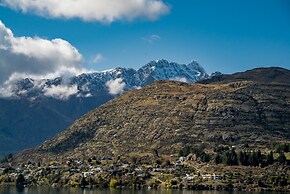 LAKEFRONT LIVING AT REMARKABLES - WEST