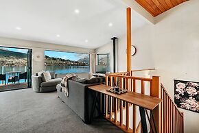 LAKEFRONT LIVING AT REMARKABLES - WEST