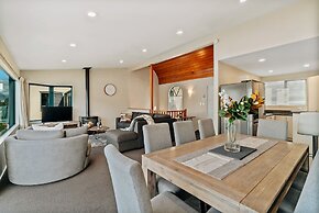LAKEFRONT LIVING AT REMARKABLES - WEST
