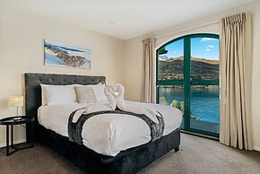 LAKEFRONT LIVING AT REMARKABLES - WEST
