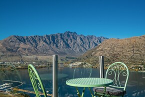 MODERN ALPINE LIVING SPECTACULAR VIEW