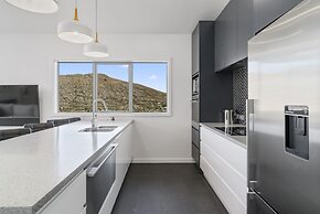 MODERN ALPINE LIVING SPECTACULAR VIEW