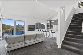 MODERN ALPINE LIVING SPECTACULAR VIEW