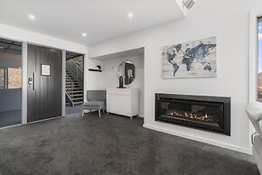 MODERN ALPINE LIVING SPECTACULAR VIEW