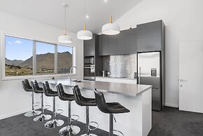 MODERN ALPINE LIVING SPECTACULAR VIEW