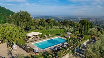 Tuscan Fizz Villa a Vineyards Retreat