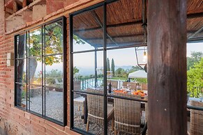 Tuscan Fizz Villa a Vineyards Retreat