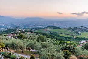 Tuscan Fizz Villa a Vineyards Retreat
