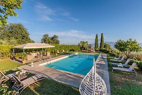 Tuscan Fizz Villa a Vineyards Retreat