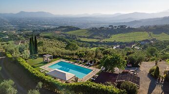 Tuscan Fizz Villa a Vineyards Retreat