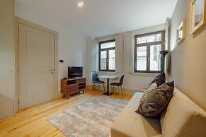 Legacy Oporto Design Apartment A by Vacationy