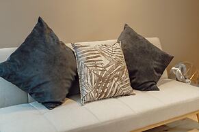 Legacy Oporto Design Apartment A by Vacationy