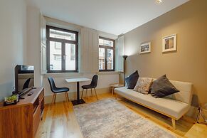 Legacy Oporto Design Apartment A by Vacationy