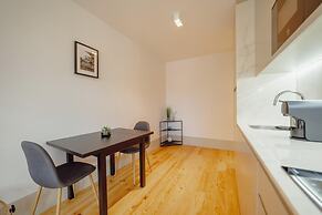 Legacy Oporto Design Apartment H by Vacationy