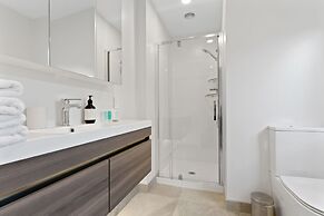 CBD Spacious 3 Storey Terrace House