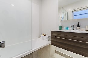 CBD Spacious 3 Storey Terrace House