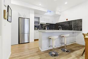 CBD Spacious 3 Storey Terrace House