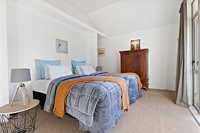 CBD Spacious 3 Storey Terrace House