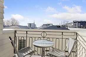 CBD Spacious 3 Storey Terrace House