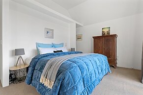 CBD Spacious 3 Storey Terrace House