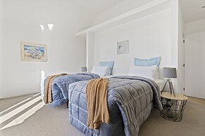 CBD Spacious 3 Storey Terrace House