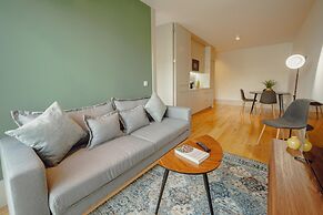 Legacy Oporto Premium Apartment C by Vacationy