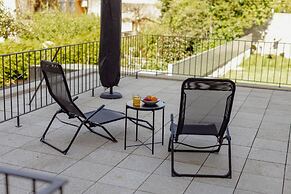 Legacy Oporto Premium Apartment C by Vacationy