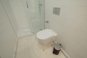 Legacy Oporto Premium Apartment B by Vacationy
