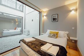 Legacy Oporto Premium Apartment B by Vacationy
