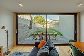 Legacy Oporto Premium Apartment B by Vacationy