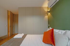 Legacy Oporto Premium Apartment B by Vacationy