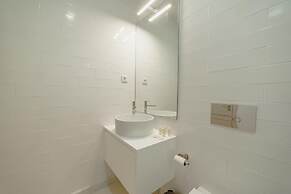 Legacy Oporto Premium Apartment B by Vacationy