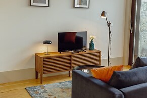 Legacy Oporto Premium Apartment B by Vacationy