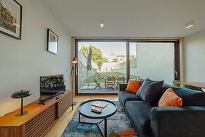 Legacy Oporto Premium Apartment B by Vacationy