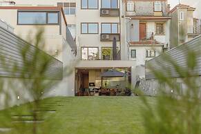 Legacy Oporto Premium Apartment B by Vacationy