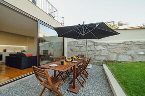 Legacy Oporto Premium Apartment B by Vacationy
