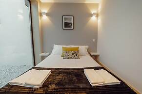 Legacy Oporto Premium Apartment B by Vacationy