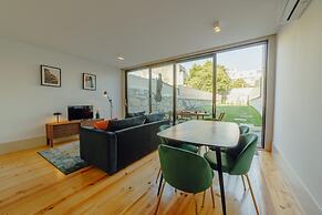 Legacy Oporto Premium Apartment B by Vacationy