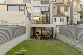Legacy Oporto Premium Apartment B by Vacationy