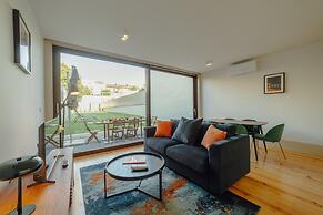 Legacy Oporto Premium Apartment B by Vacationy